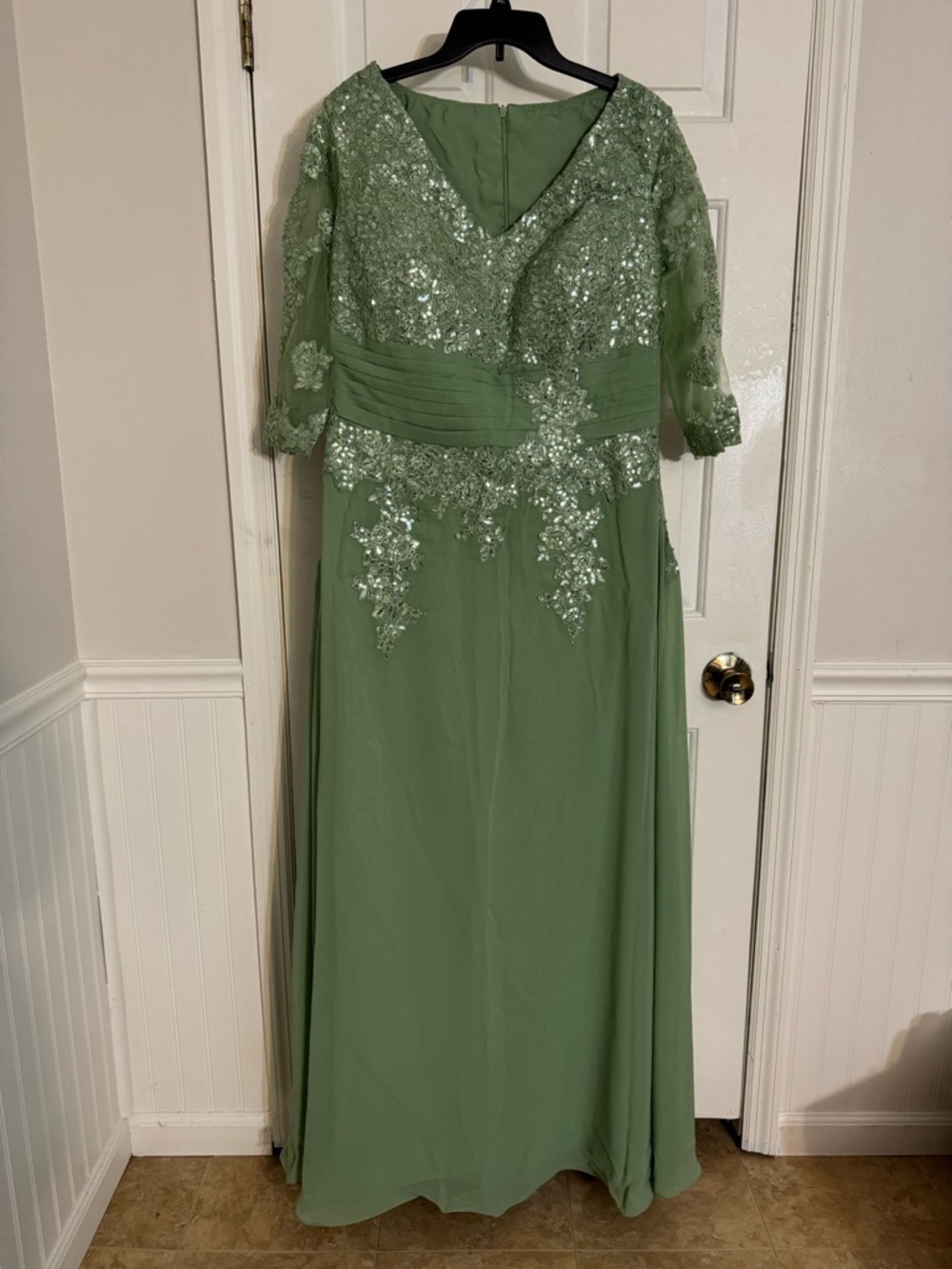 Elegant Sage Green V-Neck Sequin Evening Dress